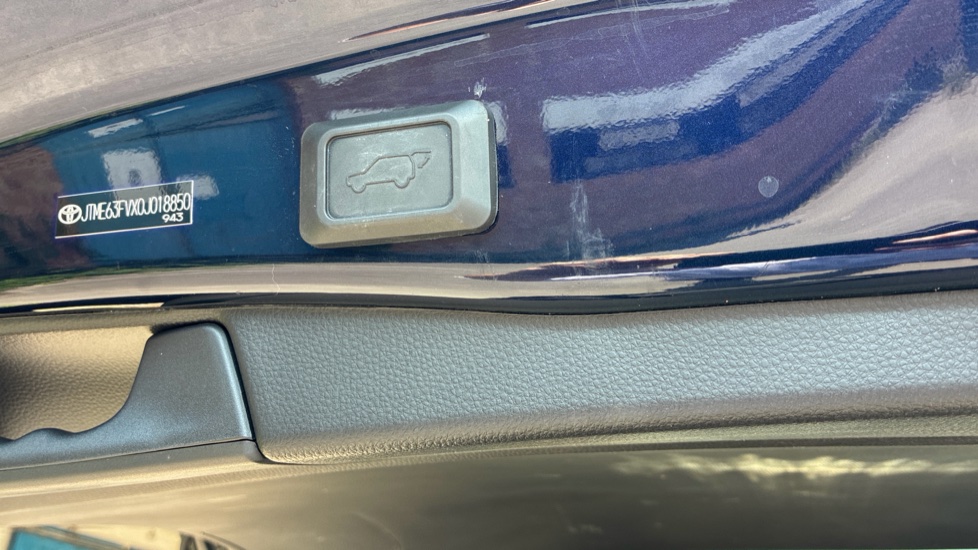 Toyota RAV4 2.5 VVT-i Hybrid Dynamic 5dr CVT Hybrid Estate - Image 27