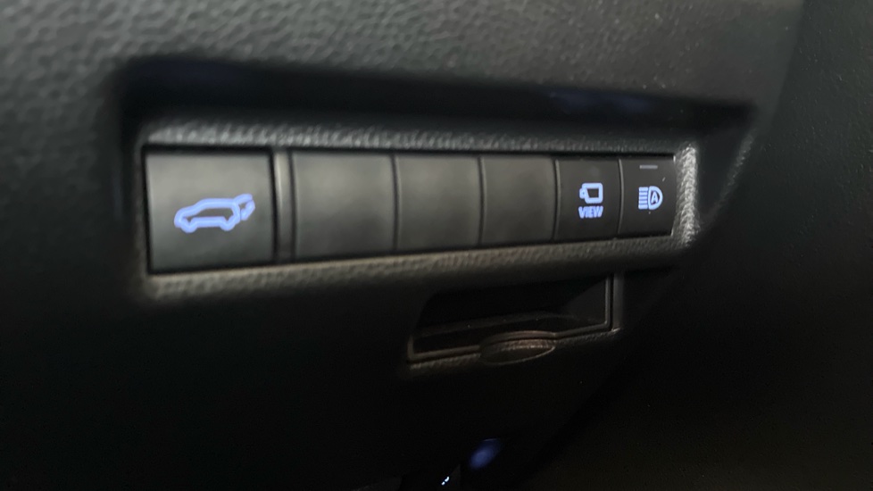 Toyota RAV4 2.5 VVT-i Hybrid Dynamic 5dr CVT Hybrid Estate - Image 33