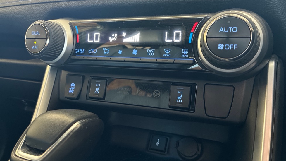 Toyota RAV4 2.5 VVT-i Hybrid Dynamic 5dr CVT Hybrid Estate - Image 35