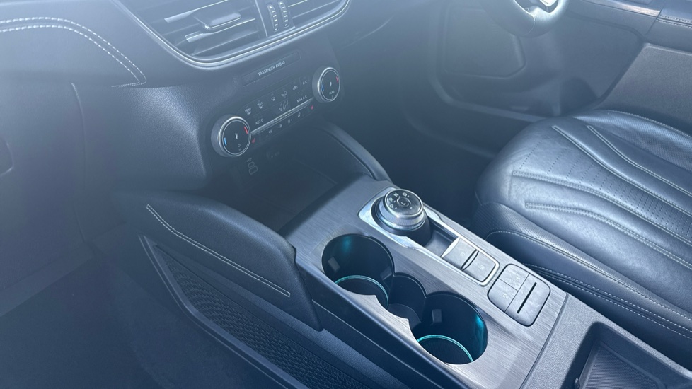 Ford Kuga 2.5 FHEV Vignale 5dr CVT Hybrid Estate - Image 13