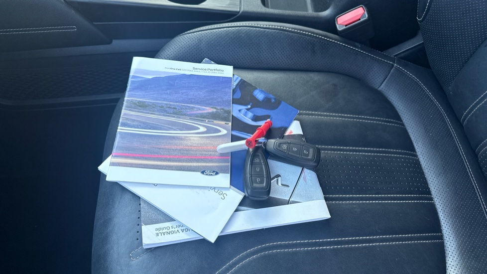 Ford Kuga 2.5 FHEV Vignale 5dr CVT Hybrid Estate - Image 19