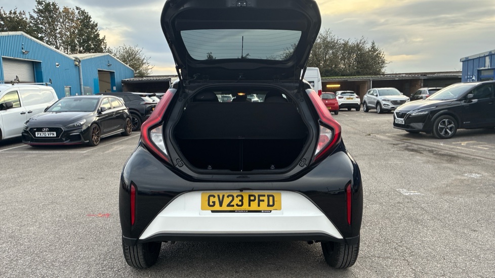 Toyota Aygo X 1.0 VVT-i Edge 5dr Petrol Hatchback - Image 4