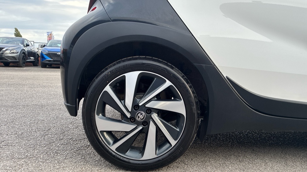 Toyota Aygo X 1.0 VVT-i Edge 5dr Petrol Hatchback - Image 7
