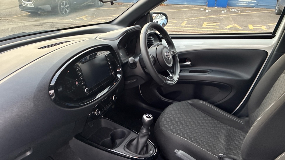Toyota Aygo X 1.0 VVT-i Edge 5dr Petrol Hatchback - Image 9