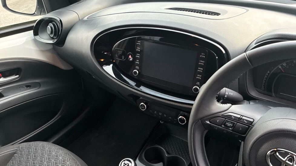 Toyota Aygo X 1.0 VVT-i Edge 5dr Petrol Hatchback - Image 14