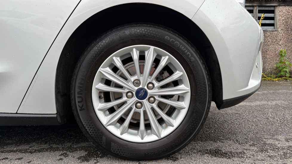 Ford Focus 1.0 EcoBoost 125 Titanium 5dr Petrol Hatchback - Image 7