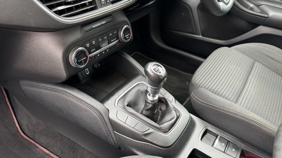 Ford Focus 1.0 EcoBoost 125 Titanium 5dr Petrol Hatchback - Image 13