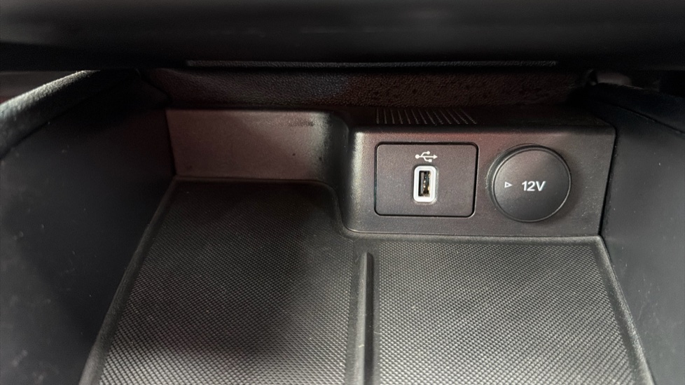 Ford Focus 1.0 EcoBoost 125 Titanium 5dr Petrol Hatchback - Image 23