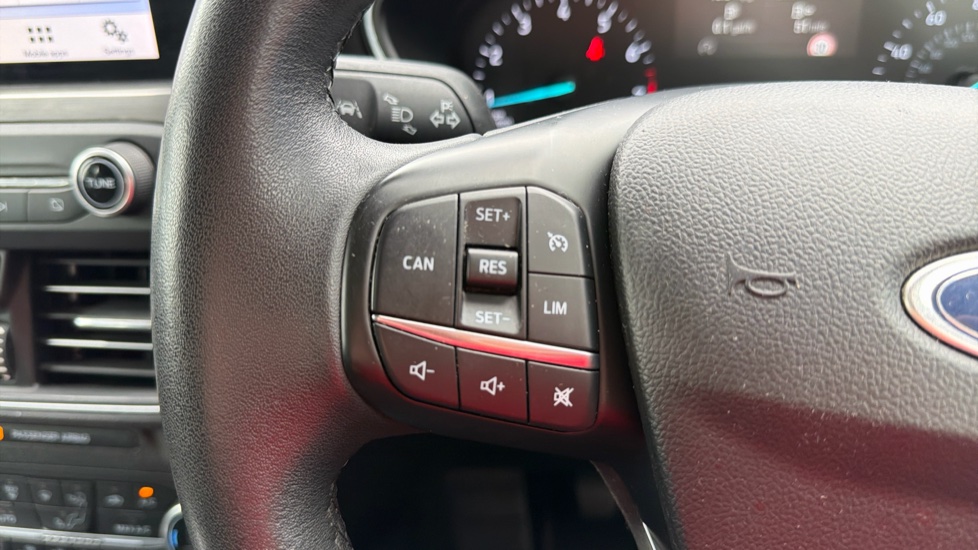 Ford Focus 1.0 EcoBoost 125 Titanium 5dr Petrol Hatchback - Image 29