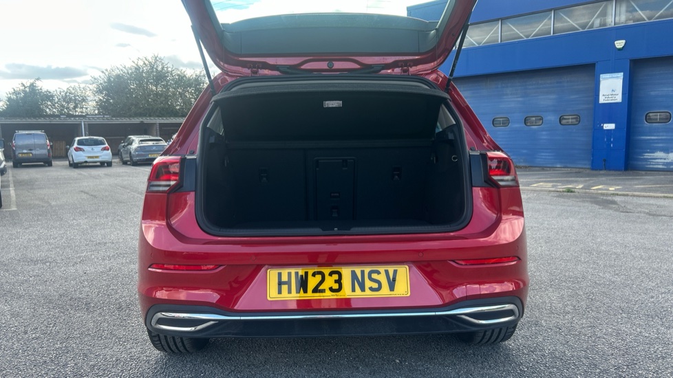 Volkswagen Golf 1.5 eTSI Style 5dr DSG Petrol Hatchback - Image 4