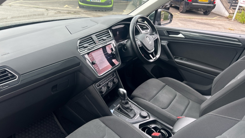 Volkswagen Tiguan 2.0 TDi 150 4Motion SEL 5dr DSG Diesel Estate - Image 9