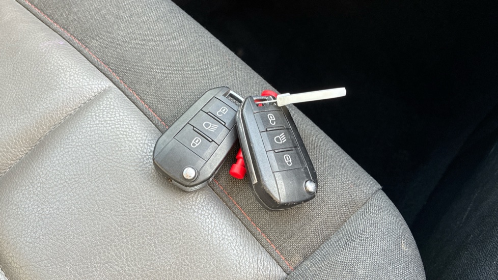 Citroen C5 Aircross 1.2 PureTech 130 Flair 5dr Petrol Hatchback - Image 19