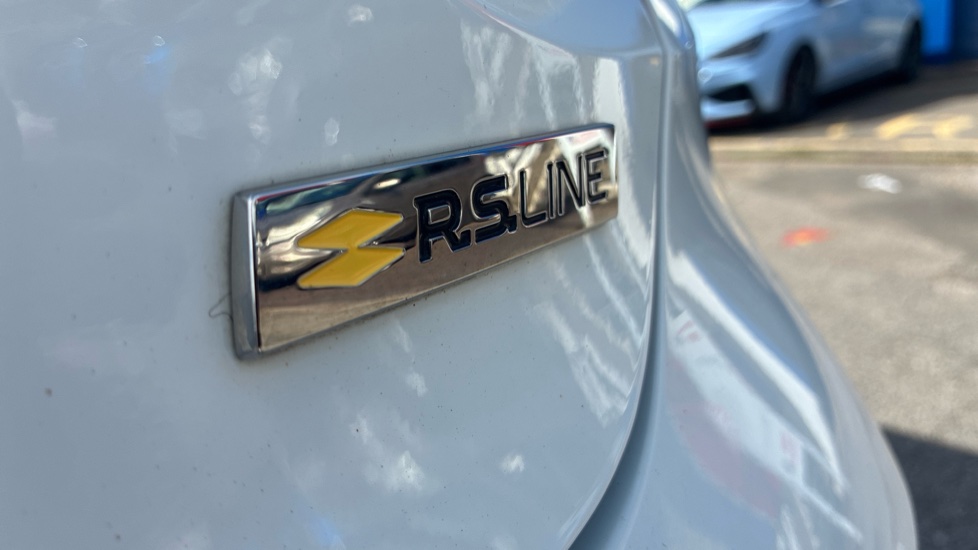 Renault Clio 1.0 TCe 90 RS Line 5dr Petrol Hatchback - Image 26