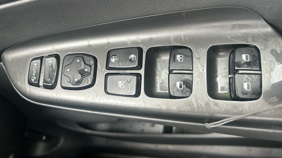 Hyundai KONA 1.6 GDi Hybrid Ultimate 5dr DCT Hybrid Hatchback - Image 32