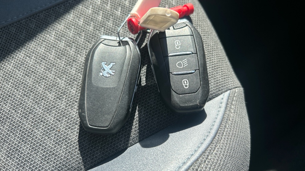 Peugeot 2008 1.2 PureTech Allure Premium 5dr Petrol Estate - Image 20