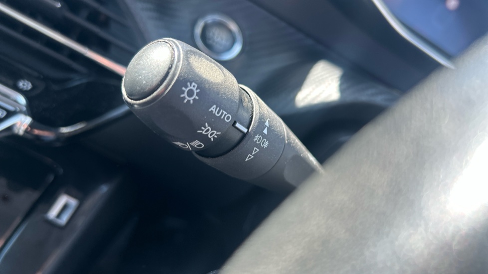 Peugeot 2008 1.2 PureTech Allure Premium 5dr Petrol Estate - Image 26