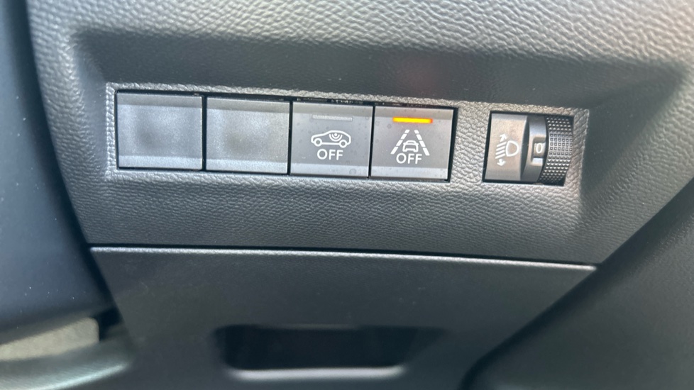 Peugeot 2008 1.2 PureTech Allure Premium 5dr Petrol Estate - Image 28