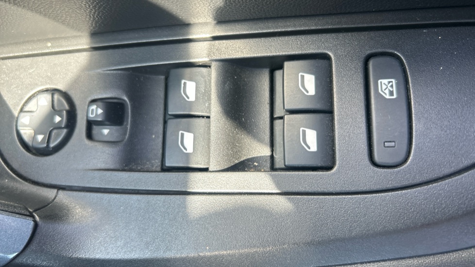 Peugeot 2008 1.2 PureTech Allure Premium 5dr Petrol Estate - Image 29