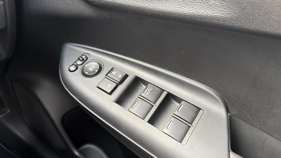 Honda Jazz 1.3 i-VTEC EX Navi 5dr Petrol Hatchback - Image 29