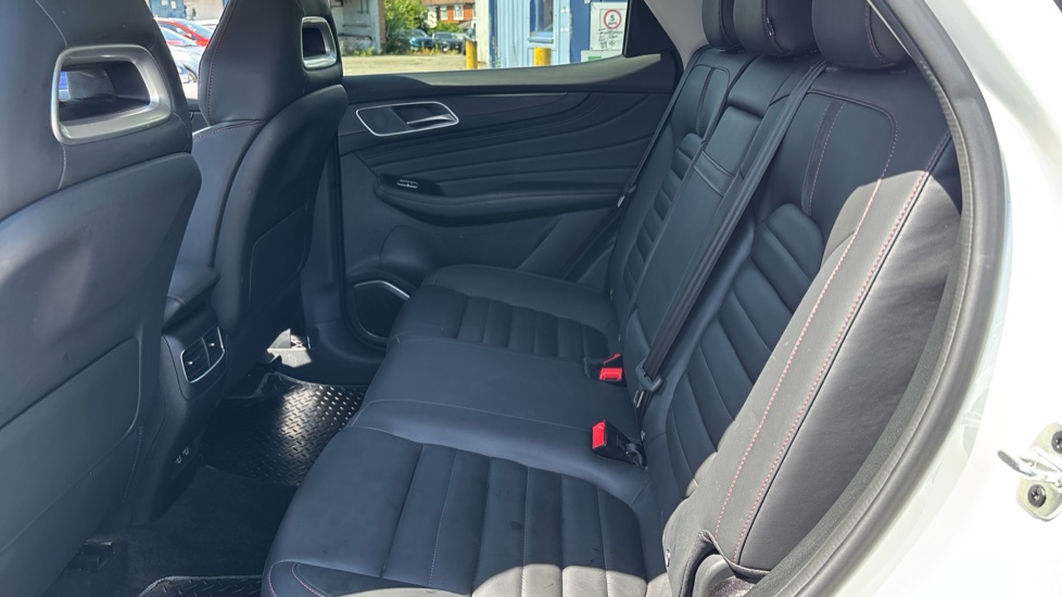 MG HS 1.5 T-GDI Trophy 5dr Petrol Hatchback - Image 16
