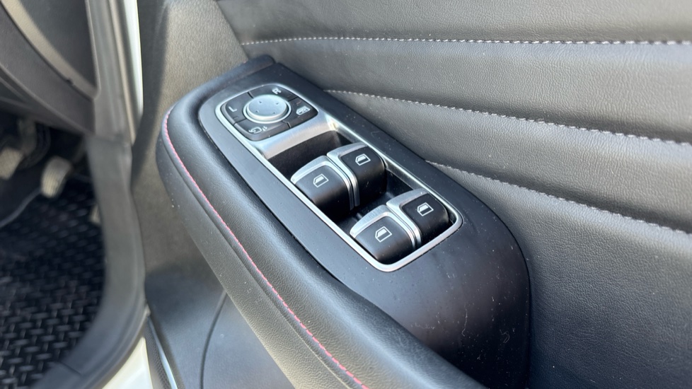 MG HS 1.5 T-GDI Trophy 5dr Petrol Hatchback - Image 28