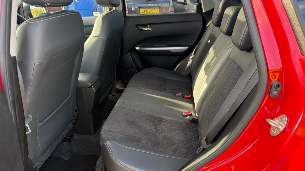 Suzuki Vitara 1.4 Boosterjet 48V Hybrid SZ5 ALLGRIP 5dr Petrol Estate - Image 16