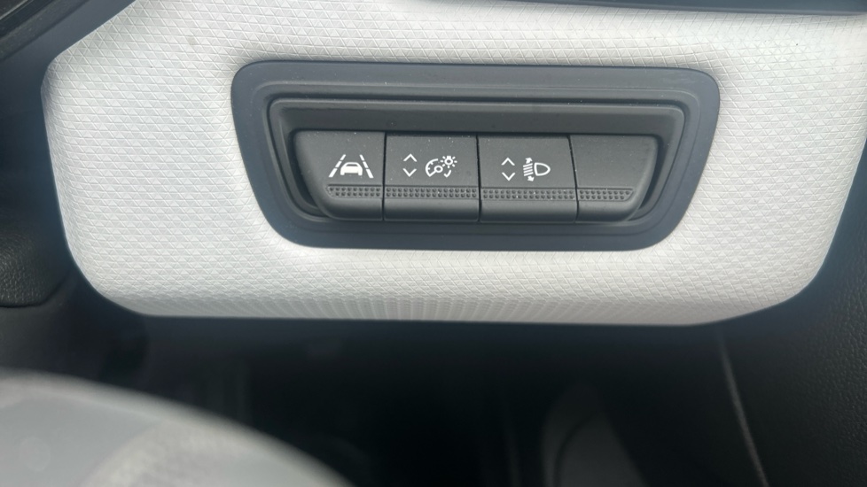 Renault Clio 1.0 TCe 90 S Edition 5dr Petrol Hatchback - Image 31