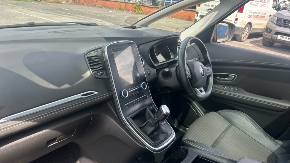 Renault Scenic 1.6 dCi Dynamique S Nav 5dr Diesel Estate - Image 9