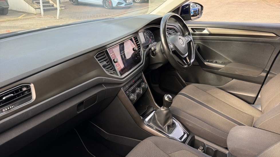 Volkswagen T-Roc 1.0 TSI SE 5dr Petrol Hatchback - Image 9
