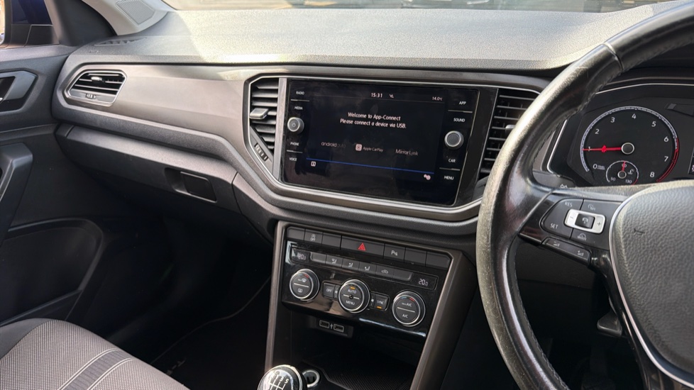 Volkswagen T-Roc 1.0 TSI SE 5dr Petrol Hatchback - Image 14