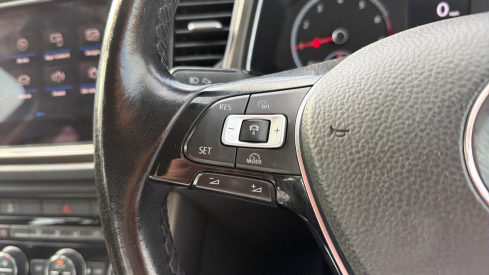 Volkswagen T-Roc 1.0 TSI SE 5dr Petrol Hatchback - Image 27