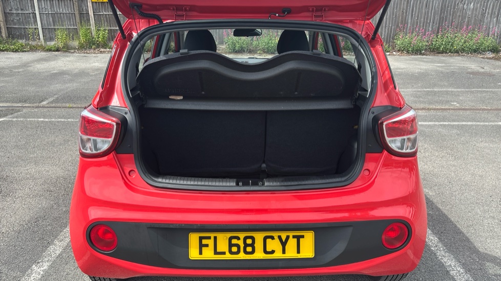 Hyundai i10 1.0 SE 5dr Petrol Hatchback - Image 4