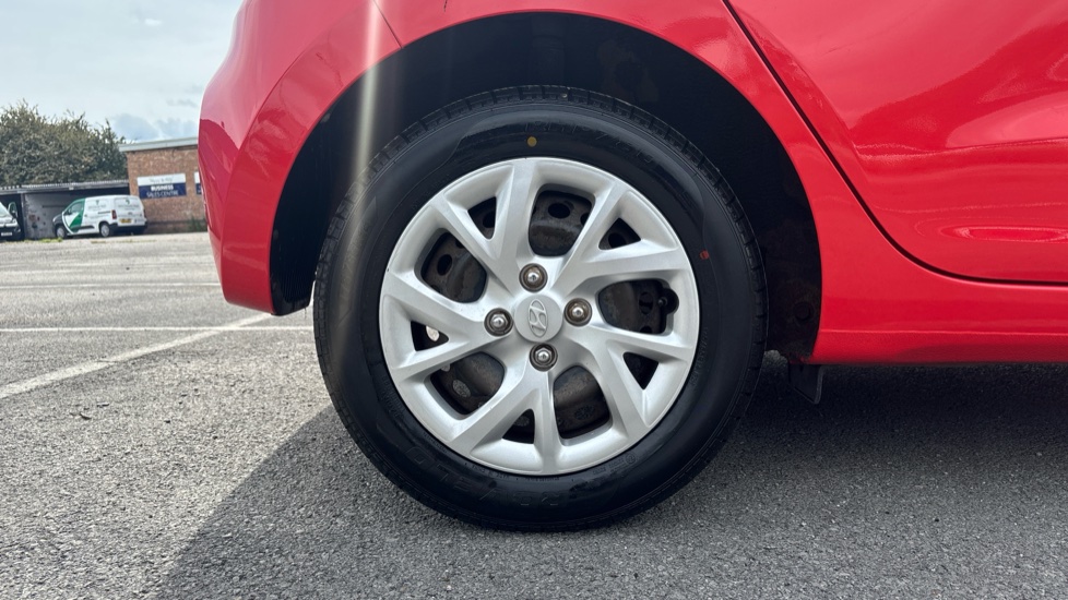 Hyundai i10 1.0 SE 5dr Petrol Hatchback - Image 7