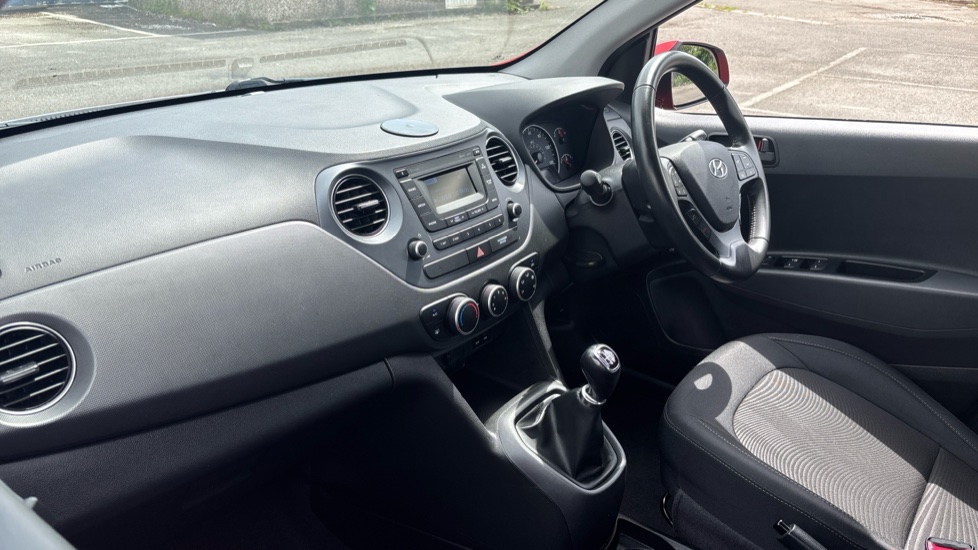 Hyundai i10 1.0 SE 5dr Petrol Hatchback - Image 9