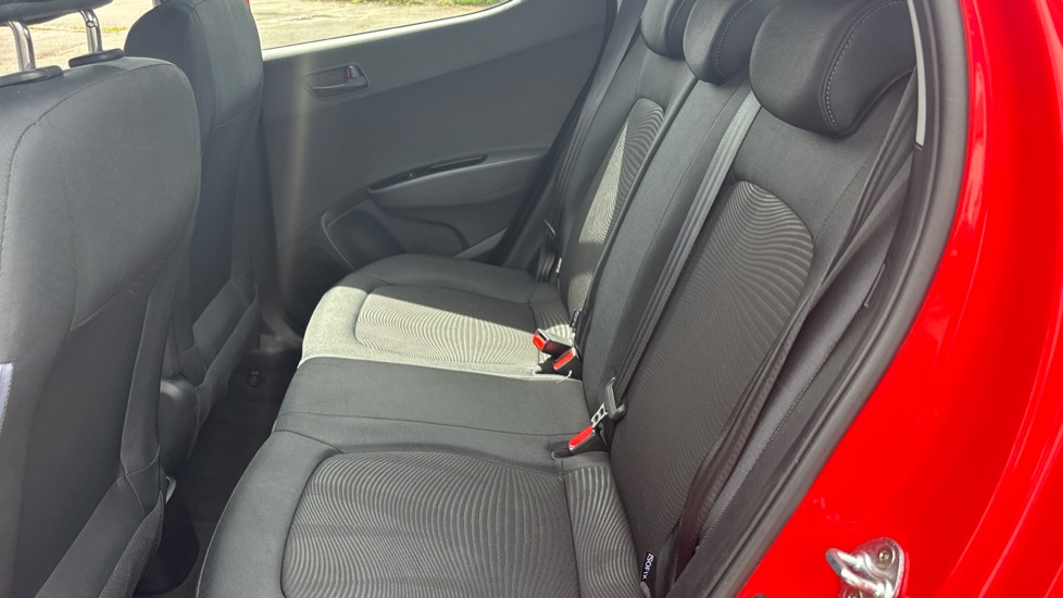 Hyundai i10 1.0 SE 5dr Petrol Hatchback - Image 16