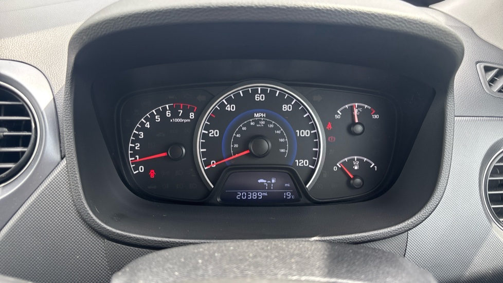 Hyundai i10 1.0 SE 5dr Petrol Hatchback - Image 18