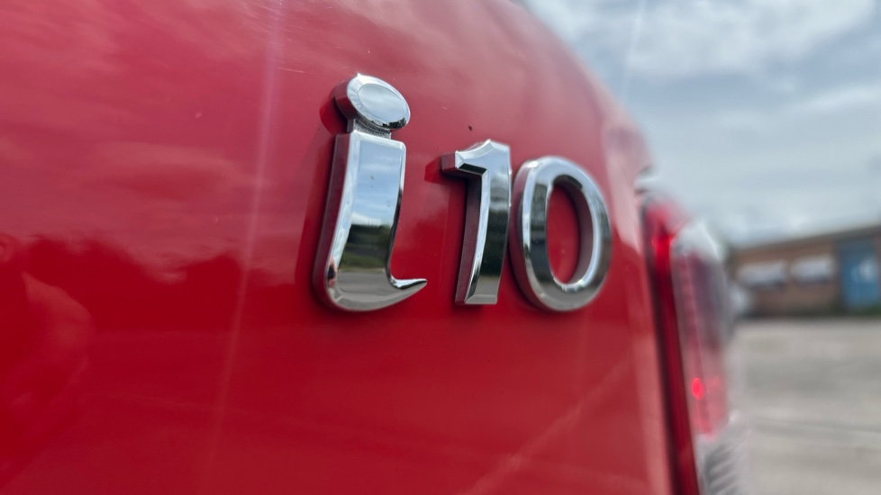 Hyundai i10 1.0 SE 5dr Petrol Hatchback - Image 25