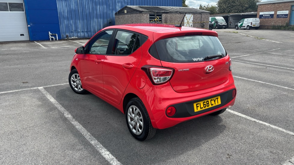 Hyundai i10 1.0 SE 5dr Petrol Hatchback - Image 27