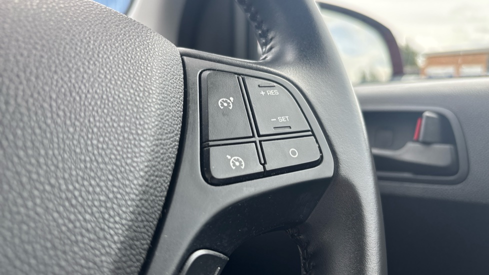 Hyundai i10 1.0 SE 5dr Petrol Hatchback - Image 29