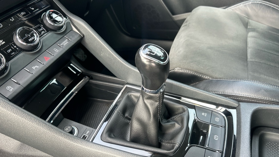 Skoda Karoq 1.5 TSI SE L 5dr Petrol Estate - Image 13
