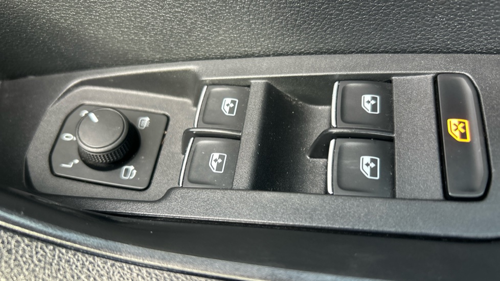 Skoda Karoq 1.5 TSI SE L 5dr Petrol Estate - Image 27