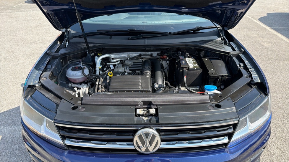 Volkswagen Tiguan 1.4 TSi 125 SE Nav 5dr Petrol Estate - Image 8