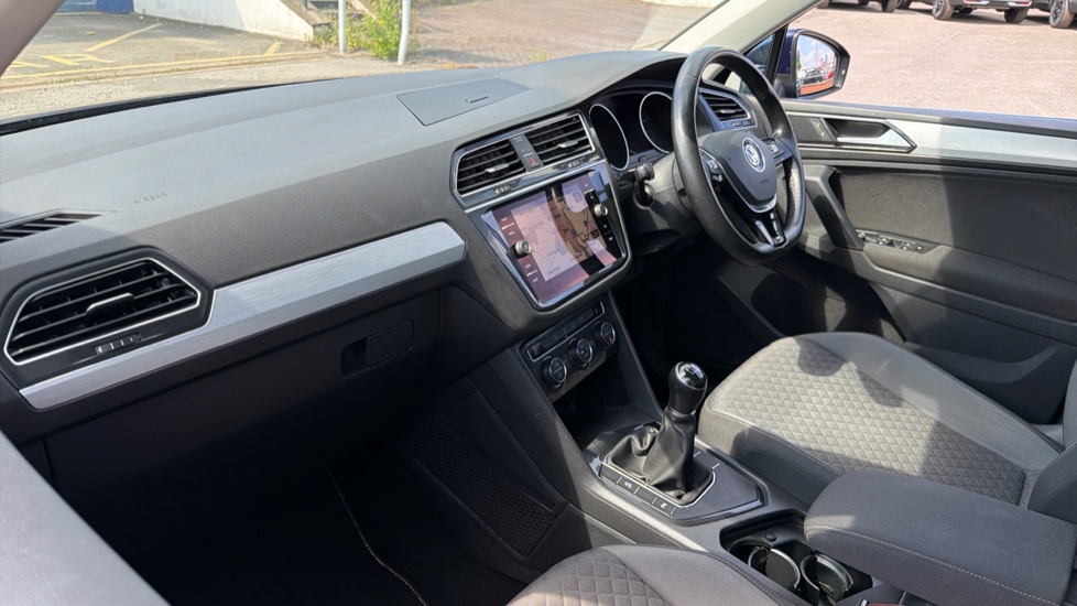 Volkswagen Tiguan 1.4 TSi 125 SE Nav 5dr Petrol Estate - Image 9