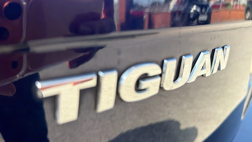 Volkswagen Tiguan 1.4 TSi 125 SE Nav 5dr Petrol Estate - Image 21