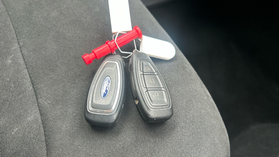 Ford Kuga 1.5 TDCi ST-Line 5dr 2WD Diesel Estate - Image 20