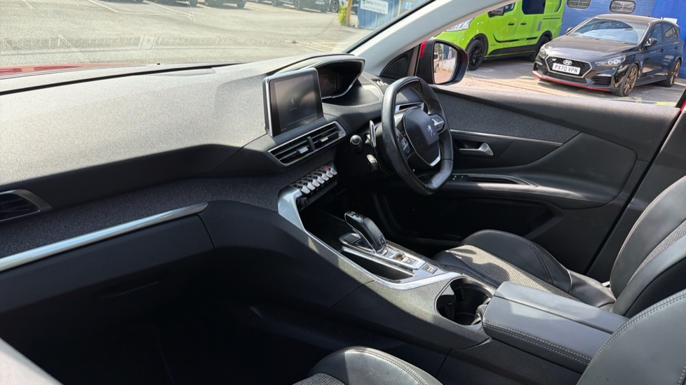 Peugeot 3008 1.2 Puretech Allure 5dr EAT6 Petrol Estate - Image 9