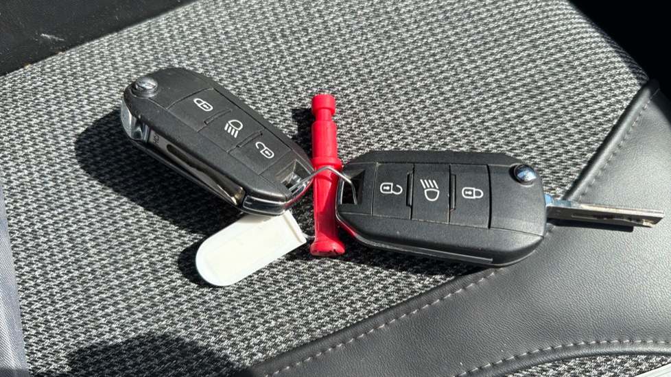 Peugeot 3008 1.2 Puretech Allure 5dr EAT6 Petrol Estate - Image 20
