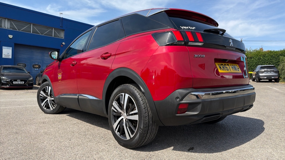Peugeot 3008 1.2 Puretech Allure 5dr EAT6 Petrol Estate - Image 24