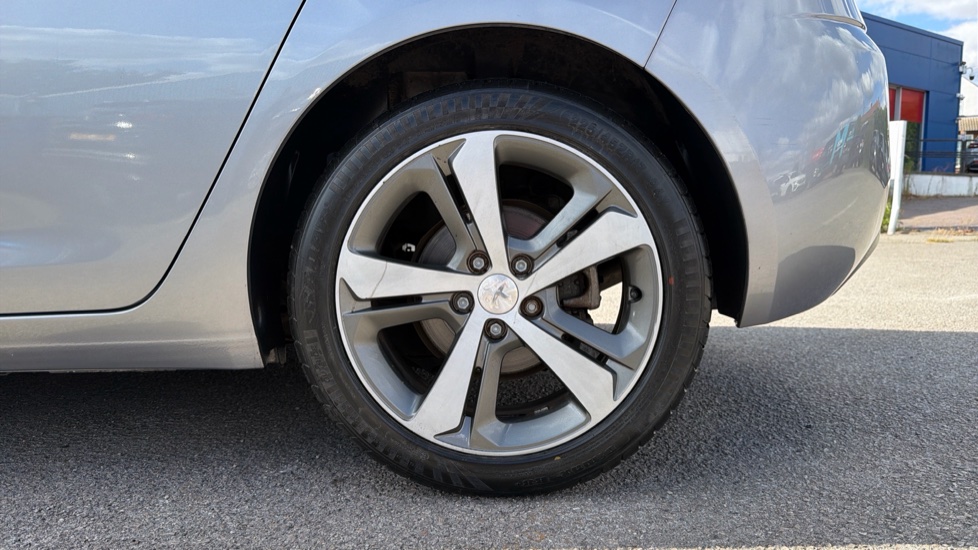 Peugeot 308 1.2 PureTech 130 Allure 5dr Petrol Hatchback - Image 7
