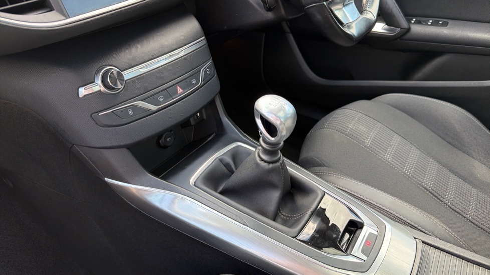 Peugeot 308 1.2 PureTech 130 Allure 5dr Petrol Hatchback - Image 13